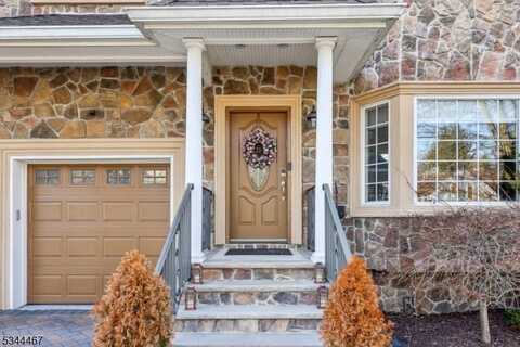 23 4th Ave, Roseland, NJ 07068