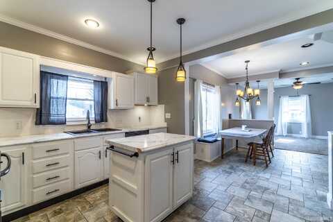 152 W Randolph Street, Nappanee, IN 46550
