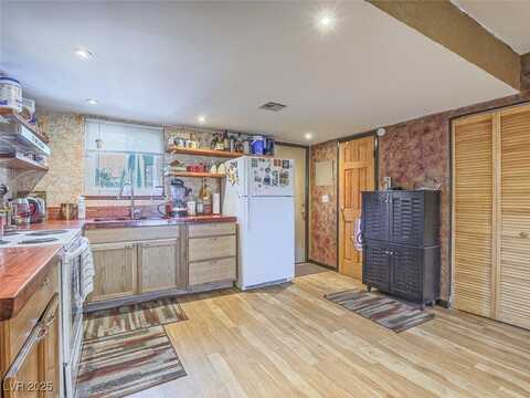 438 Las Casitas Way, Las Vegas, NV 89121