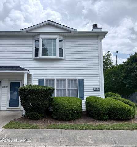 3809 Sterling Pointe Drive, Winterville, NC 28590