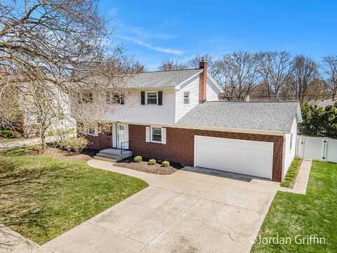 60 Westmont Drive NW, Grand Rapids, MI 49504