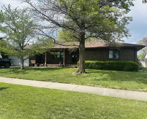 1310 Wheatland Dr, Hutchinson, KS 67502