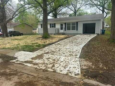 309 Manor Lane, Liberty, MO 64068