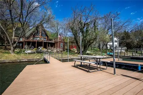 521 W Sugar Lake Drive, Mound City, KS 66056
