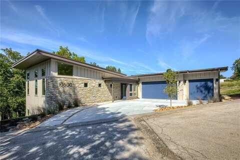 10500 Chateau Lane, Parkville, MO 64152