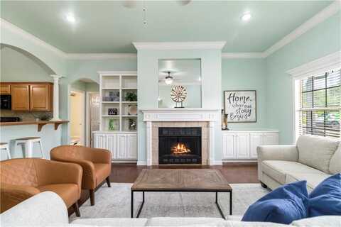 4389 Holiday DR, Fayetteville, AR 72701