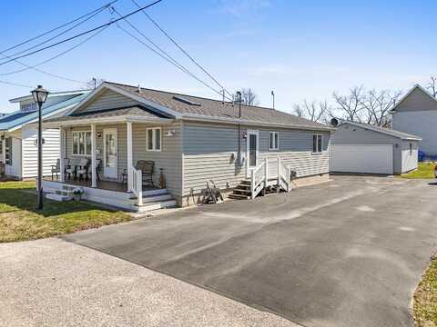 104 Wells Street, Houghton Lake Heights, MI 48630