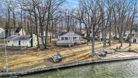 4640 Hiawatha Drive, Cheboygan, MI 49721