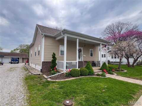 311 S Hibbard Street, Staunton, IL 62088