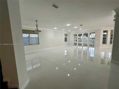 9741 Roche Pl, Wellington, FL 33414
