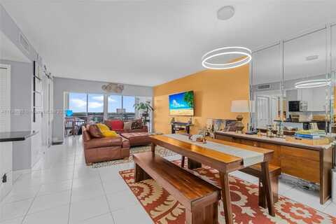 4400 Hillcrest Dr, Hollywood, FL 33021
