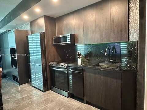 1900 N Bayshore Dr, Miami, FL 33132