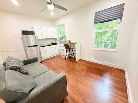 315 W 28th St, Miami Beach, FL 33140