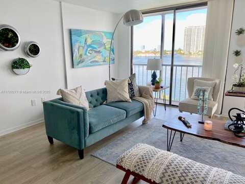 17600 N Bay Rd, Sunny Isles Beach, FL 33160