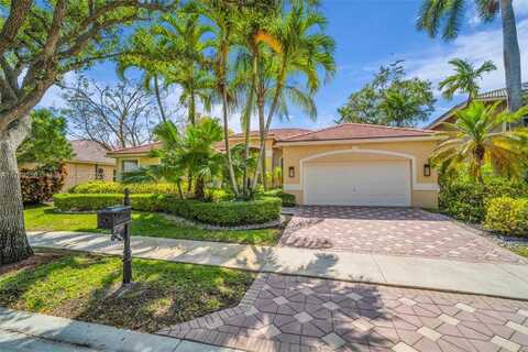 3739 Oak Ridge Cir, Weston, FL 33331