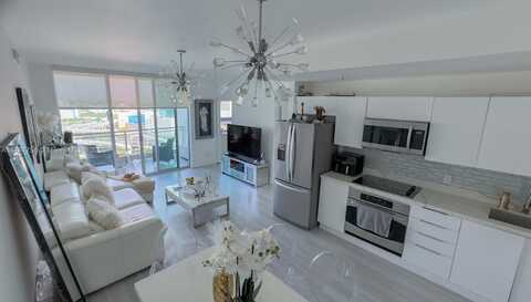 90 SW 3rd St, Miami, FL 33130