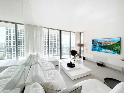 68 SE 6th St, Miami, FL 33131