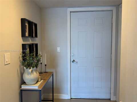 873 NE 195th St, Miami, FL 33179