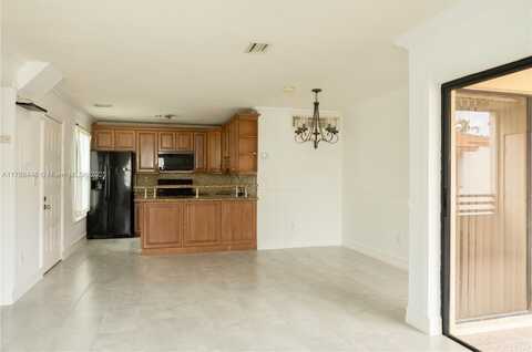 1096 N Hiatus Rd, Pembroke Pines, FL 33026