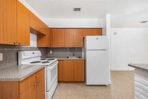 5740 NW 38th St, Virginia Gardens, FL 33166