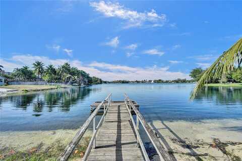 1825 NE 187th St, Miami, FL 33179
