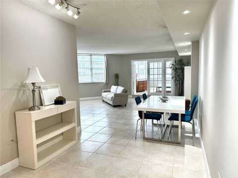 801 Brickell Bay Dr, Miami, FL 33131