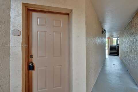 2866 S University Dr, Davie, FL 33328