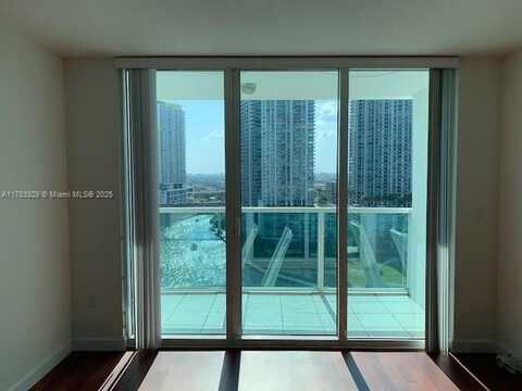 31 SE 5th St, Miami, FL 33131