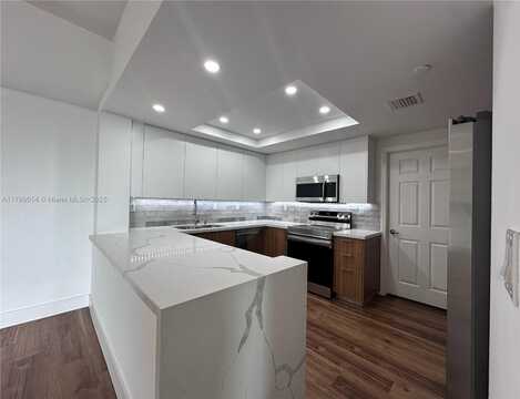 9725 NW 52nd St, Doral, FL 33178