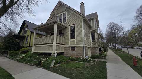 140 E Vine St, Milwaukee, WI 53212