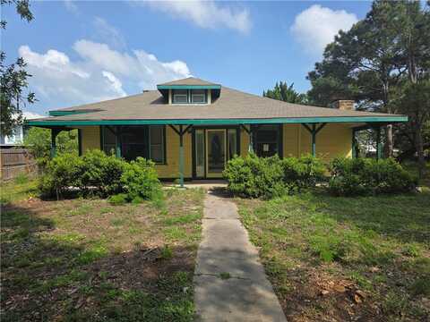 813 South Houston Street, Aransas Pass, TX 78336