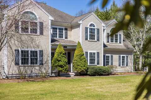 66 Frog Pond Close, Mashpee, MA 02649
