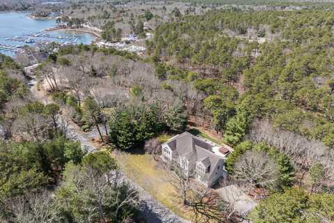 66 Frog Pond Close, Mashpee, MA 02649