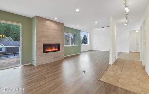 956 N Armstrong Dr, Coeur D Alene, ID 83814