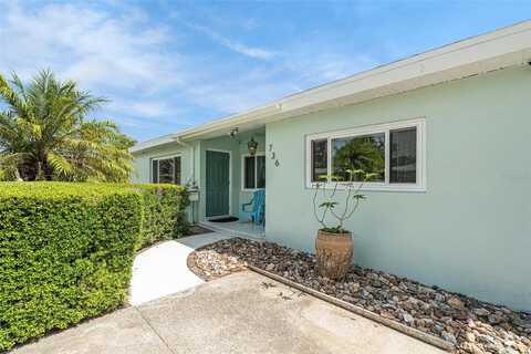 736 85TH AVENUE N, Saint Petersburg, FL 33702