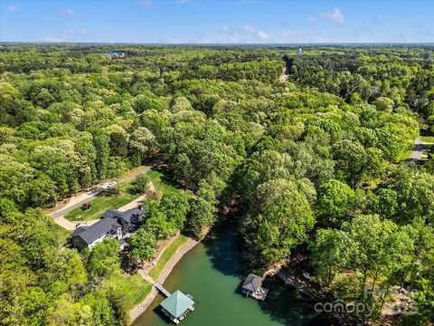 135 Barksdale Lane, Mooresville, NC 28117