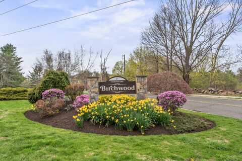 27 Crows Nest Lane, Danbury, CT 06810
