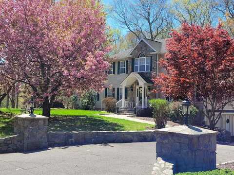 340 Webb Circle, Monroe, CT 06468