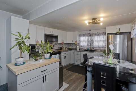 70 Shumway St, Springfield, MA 01119