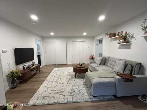 17 Diane Drive, Tinton Falls, NJ 07753
