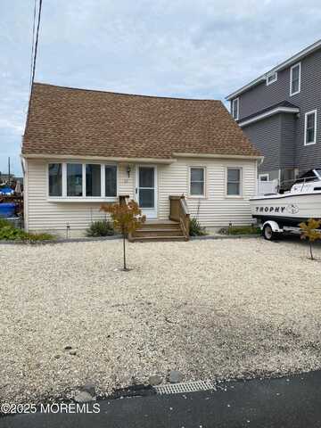39 Mark Drive, Beach Haven West, NJ 08050