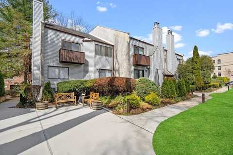 10 Wooleys Lane, Great Neck, NY 11023