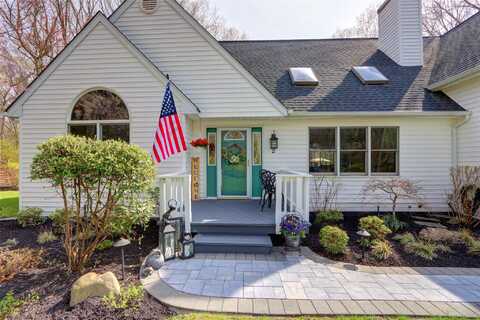 2 Cathedral Court, Middle Island, NY 11953