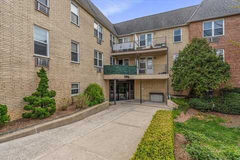 596 Broadway, Lynbrook, NY 11563