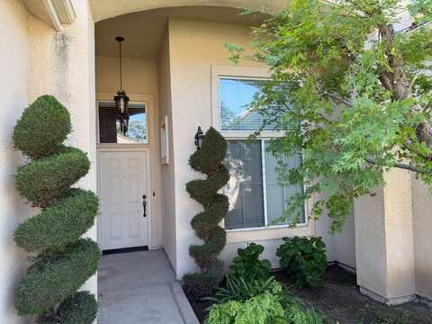 8649 Backer Avenue N, Fresno, CA 93720