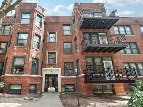 1138 W Pratt Boulevard, Chicago, IL 60626