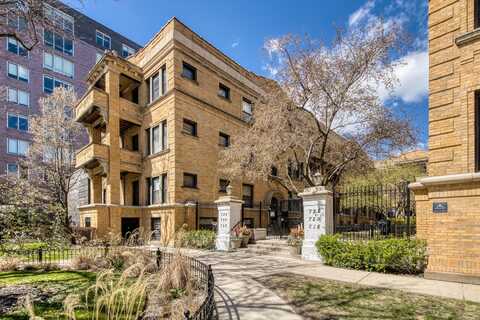 728 W Sheridan Road, Chicago, IL 60613