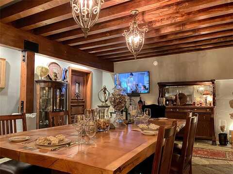588 Pioneer Road, Lake Arrowhead, CA 92352