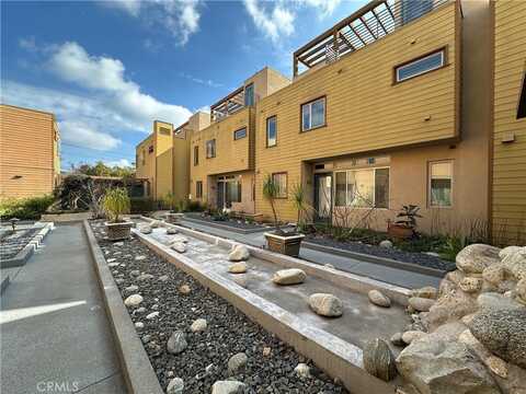 41 N Oak Ave, Pasadena, CA 91107