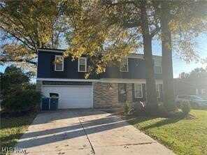 552 Saint Lawrence Boulevard, Eastlake, OH 44095